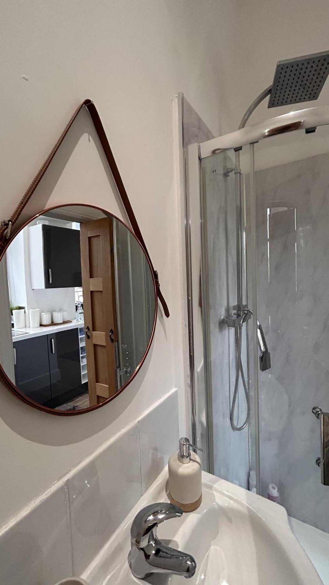 Cozy 1-Bedroom Apartment In The Heart Of Barnsley Town Centre Ngoại thất bức ảnh