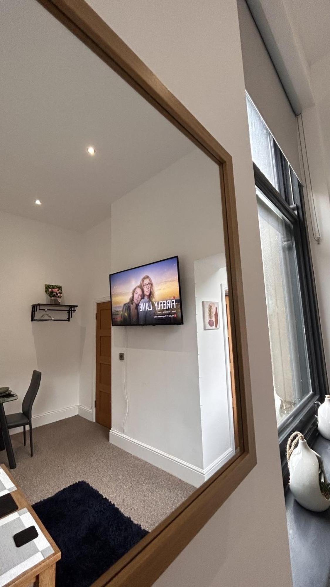 Cozy 1-Bedroom Apartment In The Heart Of Barnsley Town Centre Ngoại thất bức ảnh